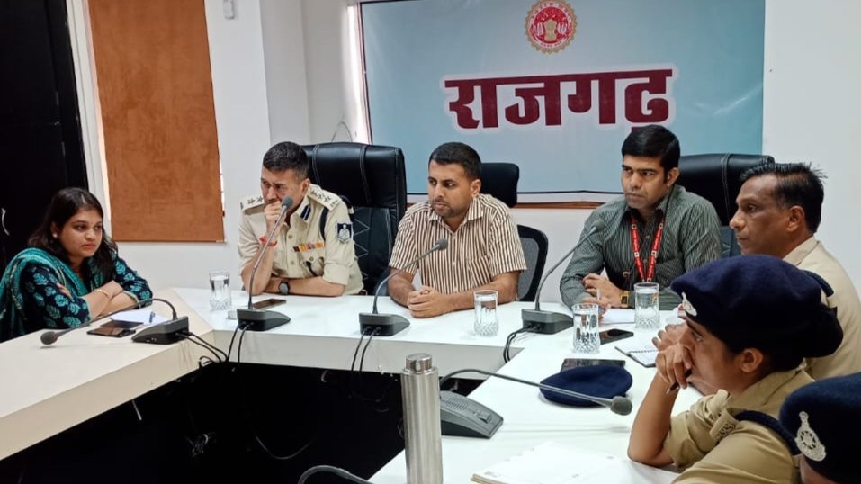 ईद और आगामी त्यौहार शांतिपूर्ण और सद्भाव से मनाए जाने को लेकर जिला स्तरीय शांति समिति की बैठक संपन्न