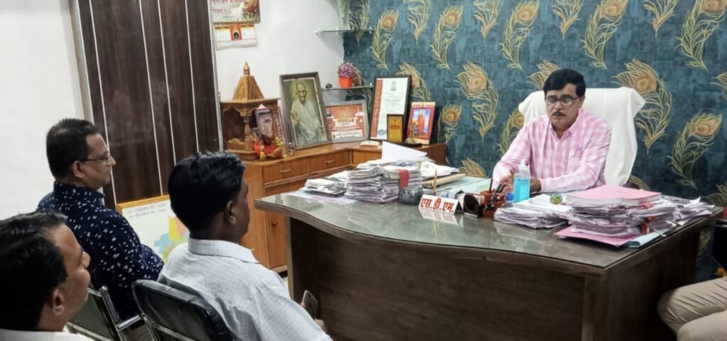 ज्योति कान्वेंट स्कूल के सामने लगने वाले जाम को लेकर आयोजित बैठक में एसडीएम ने दिए प्रबंधक और स्थानीय प्रशासन को निर्देश