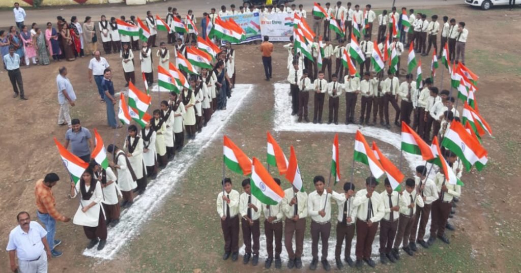 ‘‘हर घर तिरंगा‘‘ अमृत महोत्सव अभियान, जिले के 45 शहरी एवं 35 ग्रामीण अंचलों में 75 की आकृति की मानव श्रृंखलाएं बनाई,,, 