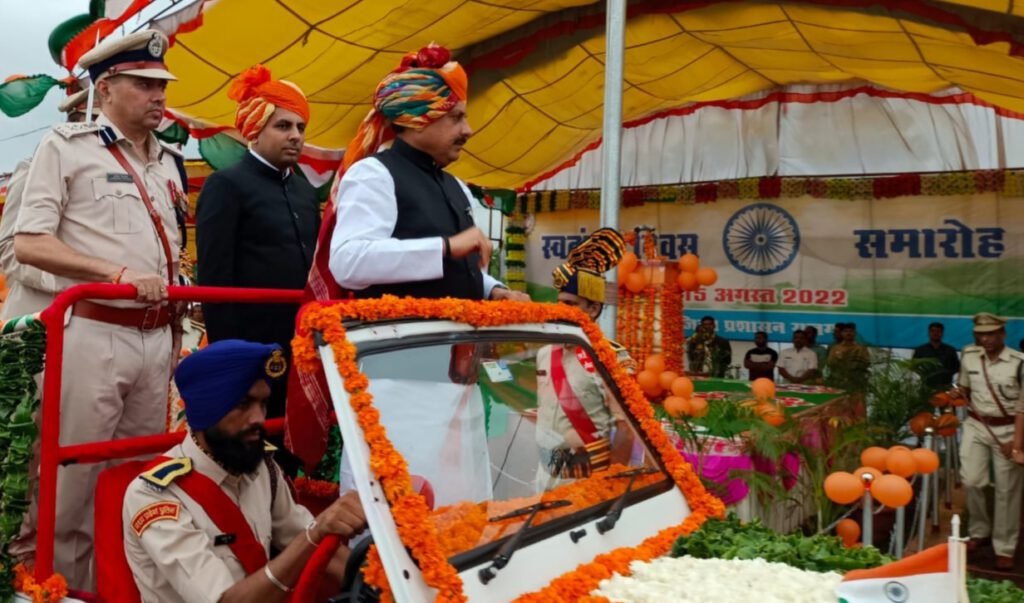 राजगढ़ जिले में रिम-झिम फुहारों के बीच मनी आजादी की 75वीं वर्षगांठ, घरों पर लहराया तिरंगा