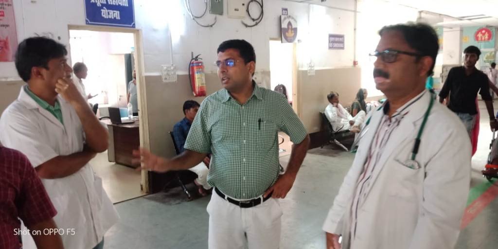 कायाकल्प अभियान अंतर्गत जिला चिकित्सालय में चल रहे कार्यो का कलेक्टर ने किया निरीक्षण