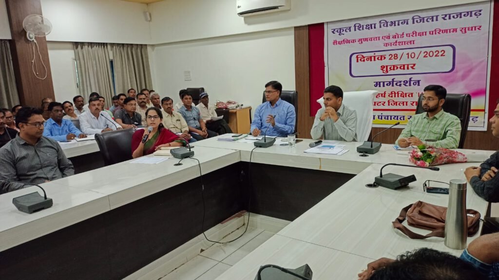 विद्यालय के बाहर तम्बाकु, पान, बीड़ी, सिगरेट की दुकाने प्रतिबंधित बोर्ड की परीक्षाओं के परिणाम 80 प्रतिशत से कम नहीं रहें -कलेक्टर