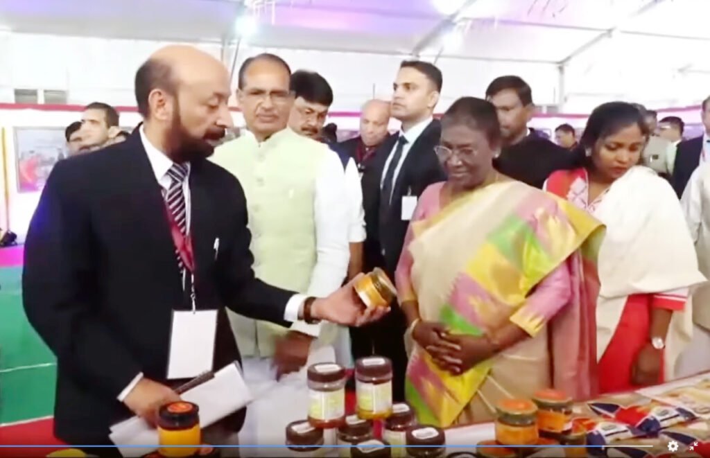 महामहिम राष्ट्रपति श्रीमती द्रौपदी मुर्मू ने राजगढ़ के ऑरेंज मार्मलेड का किया अवलोकन