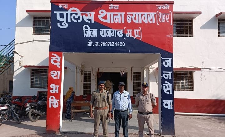 ब्यावरा शहर पुलिस ने 2 फरार आरोपियों को 24 घंटे में ग्राम खानपुरा से किया गिरफ्तार