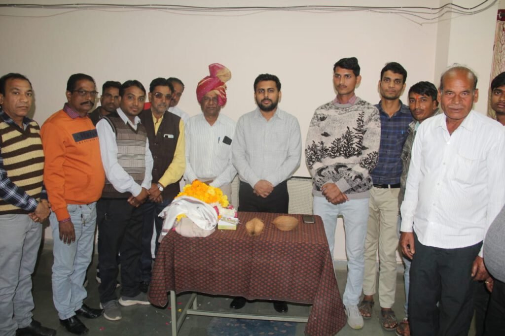 राजगढ़:सहायक जिला जनसंपर्क अधिकारी की सेवानिवृत्ति पर समस्त स्टाफ ने दी विदाई