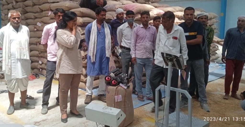 नापतौल विभाग ने कि ख़रीदी केंद्रों में जांच, पाईं अनियमितता,,,