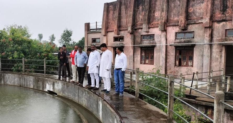 कुशलपुरा डेम एवं इन्टेकवेल का विधायक सहित नपा टीम ने किया निरीक्षण