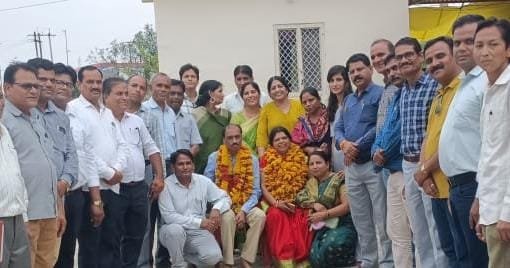 हाई स्कूल के सेवा निवृत शिक्षको का सम्मान एवं विदाई कार्यक्रम संपन्न