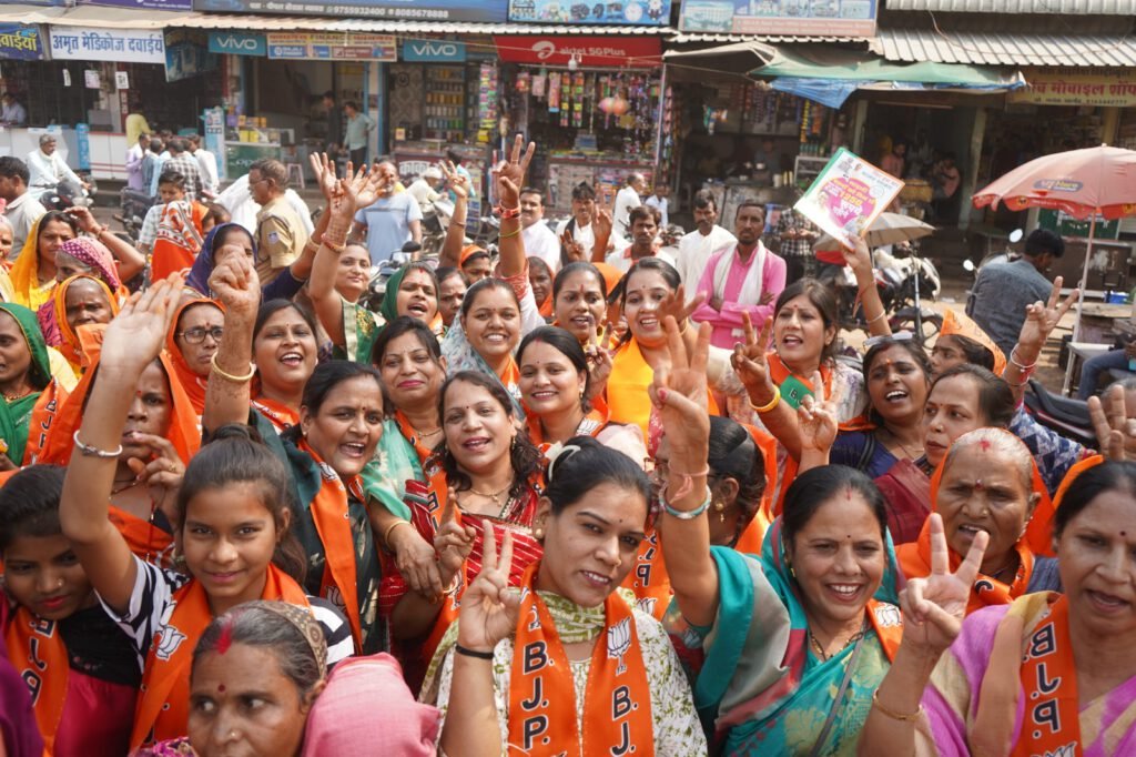 भाजपा महिला मोर्चा की कार्यकर्ताओं ने रेली निकाल कर भाजपा के पक्ष में मतदान करने का आव्हान किया किया  