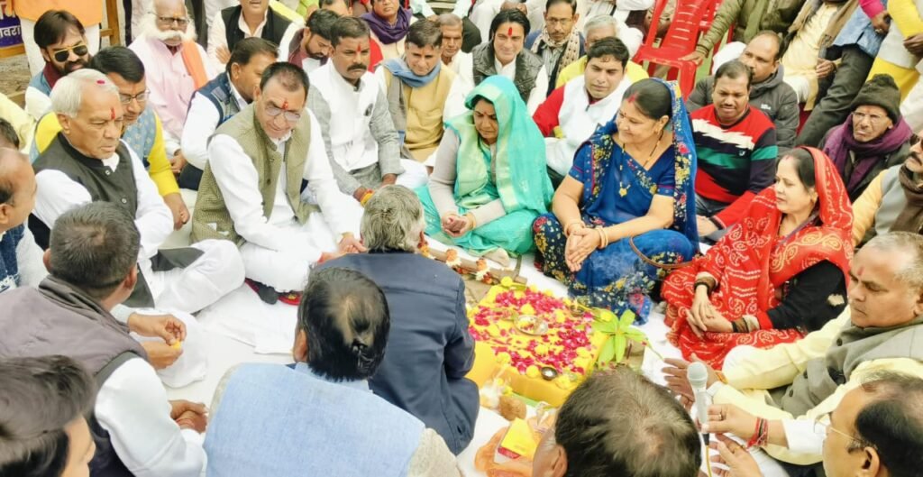 पीपल चौराहा पर भारत रत्न पूर्व प्रधानमंत्री स्व. श्री अटल बिहारी बाजपेयी जी की प्रतिमा स्थापना कार्य का भूमिपूजन 