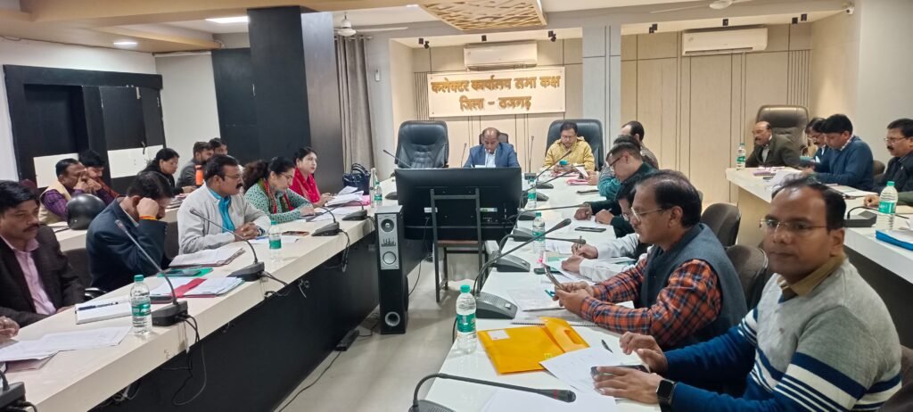 स्कूलों वाहनों की चैकिंग के लिए परिवहन विभाग अभियान चलाएं – कलेक्टर