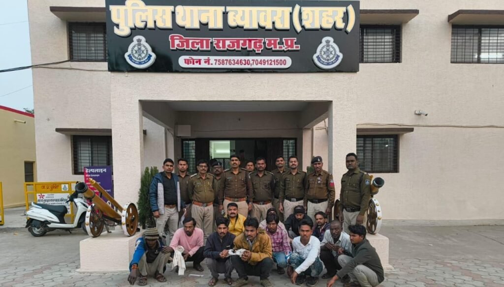 ब्यावरा शहर में फैला अवैध कारोबारियों का जाल , दर्जन भर सटोरिये पुलिस के हत्थे चढ़े, निकाला जुलूस