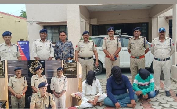 KCC लोन धोखाधड़ी मामले में 3 आरोपी गिरफ्तार 2 फरार