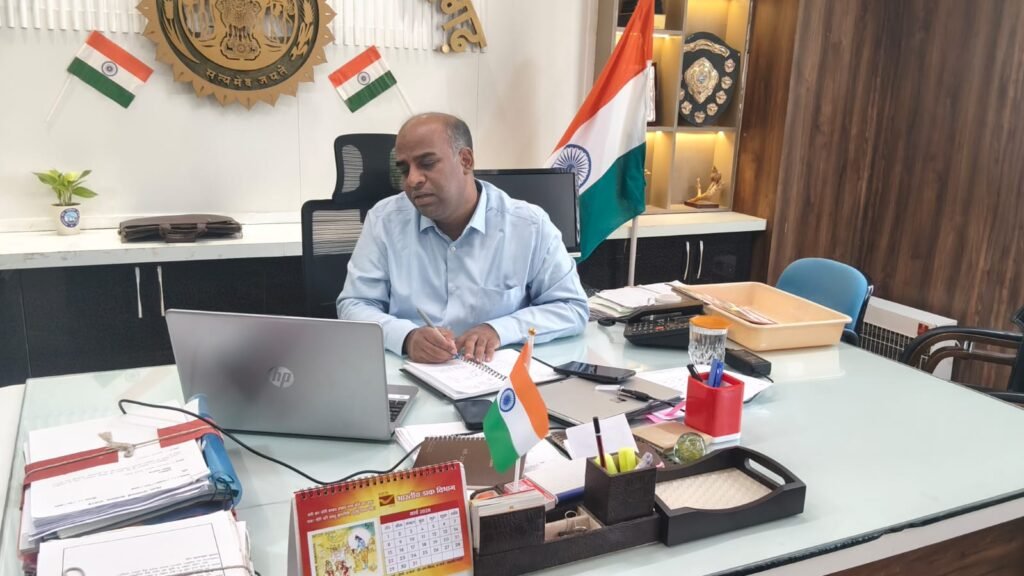 कलेक्टर द्वारा सहकारी बैंक की समीक्षा लोन वसूली पर सख्त, सदस्यता वृद्धि के दिए निर्देश